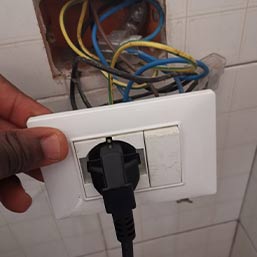 Cablaggio cavi nuovo schuko dall'elettricista di Doctor House Affi